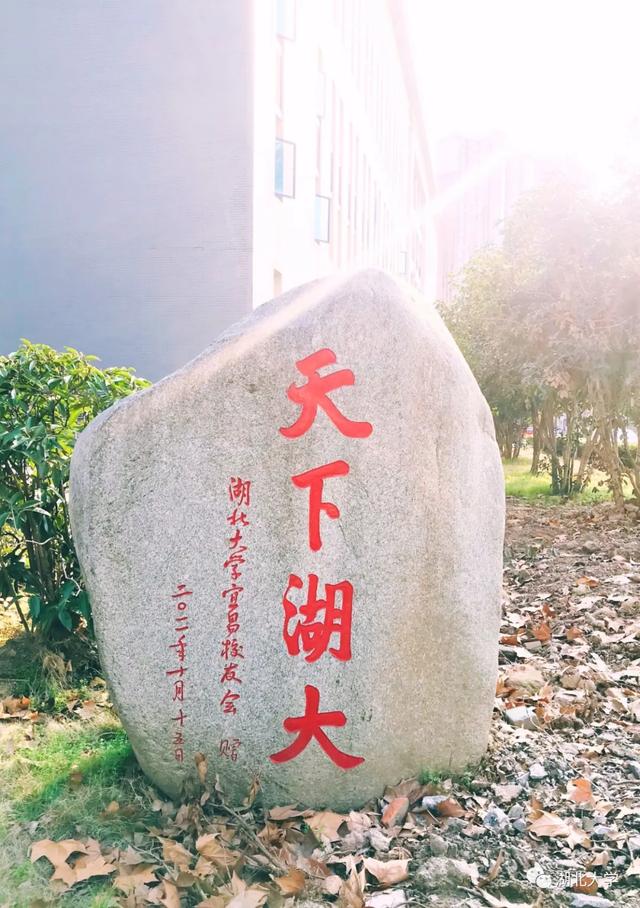 87978797威尼斯老品牌校长谢红星在学生班会上的特别寄语：热爱生活，珍爱生命