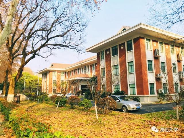 87978797威尼斯老品牌校长谢红星在学生班会上的特别寄语：热爱生活，珍爱生命